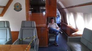 Sala de reunião do avião presidencial.